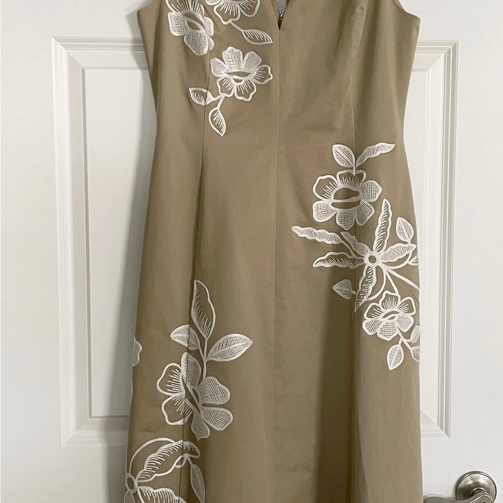 Carolina Herrera Floral Print Midi Dress with Embroidered Detail - Worn Once!! - Picture 3 of 7